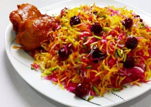 طرز تهیه مرغ آلبالویی با برنج زعفرانی